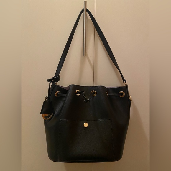 ☺️Sold Locally☺️ Michael Kors Bucket Bag - Picture 13 of 16